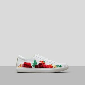 💥New💥 Kenneth Cole Embroidered Kam Sneaker